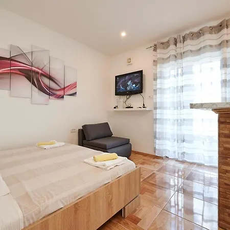 Lucija Apartment *