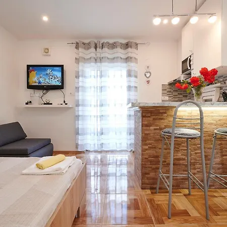 Lucija Apartment *