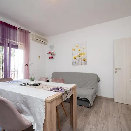 Lucija Apartment