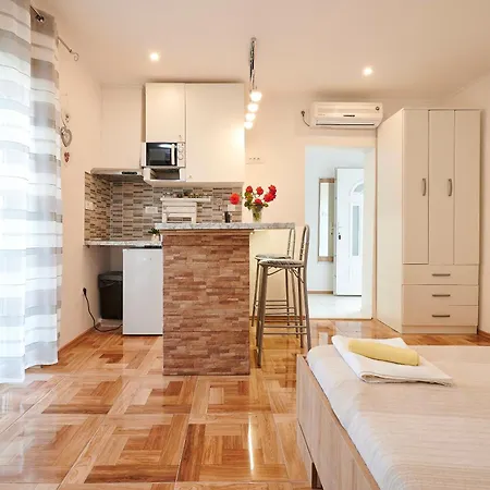 Apartman Lucija *