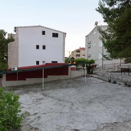 Lucija Trogir