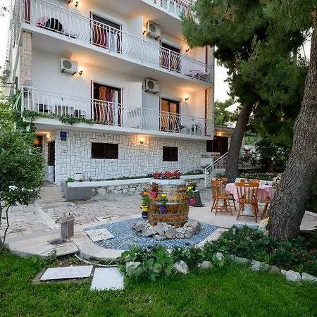 Lucija Trogir